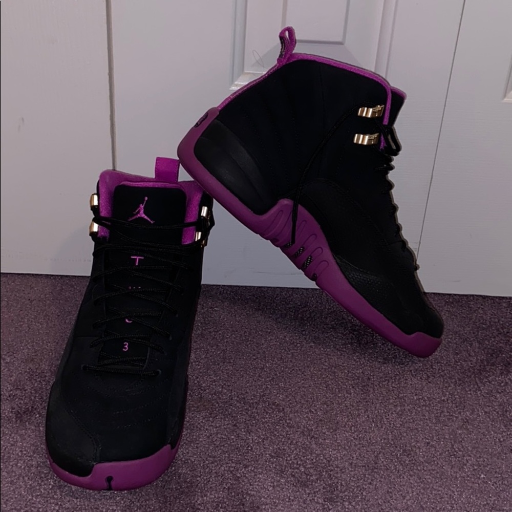 Jordan Retro 12 W Size 9Y